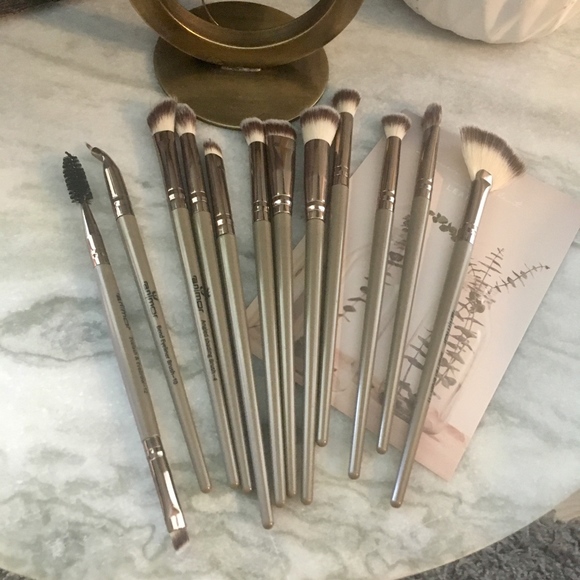 12 Piece Rose Gold Eyeshadow Makeup Brush Set - Picture 3 of 8